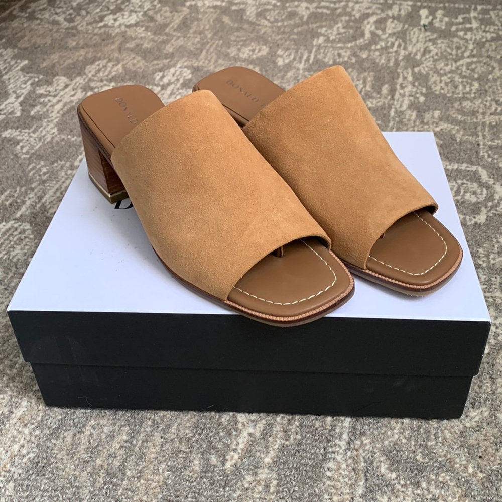 Donald Pliner "Haze" Sandal in Saddle Size 8.5 New in box